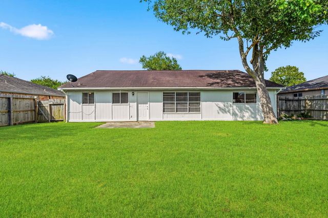10107 Willmont Road, La Porte, TX 77571