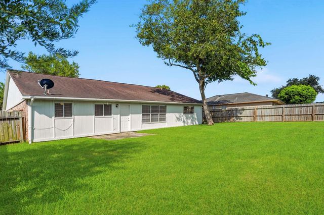 10107 Willmont Road, La Porte, TX 77571