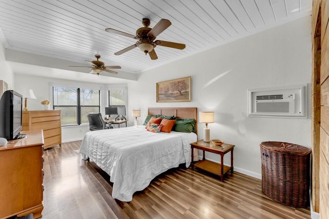 703 N Pierce ST, Burnet, TX 78611