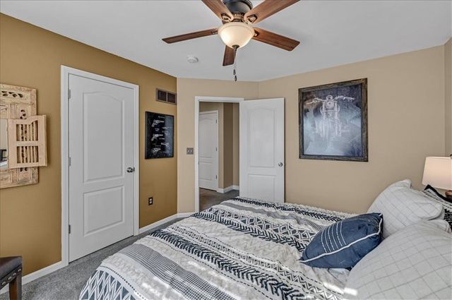 218 S Melrose Lane, Tonganoxie, KS 66086