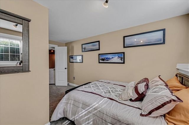 218 S Melrose Lane, Tonganoxie, KS 66086