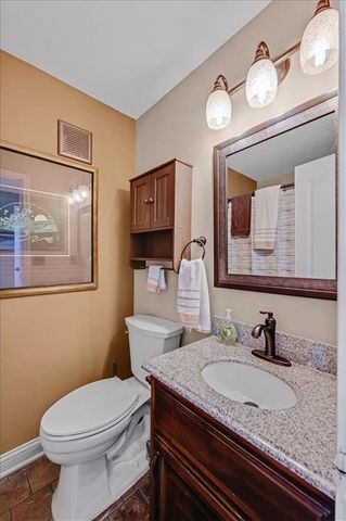 218 S Melrose Lane, Tonganoxie, KS 66086