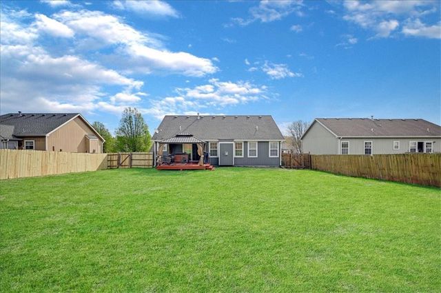 218 S Melrose Lane, Tonganoxie, KS 66086