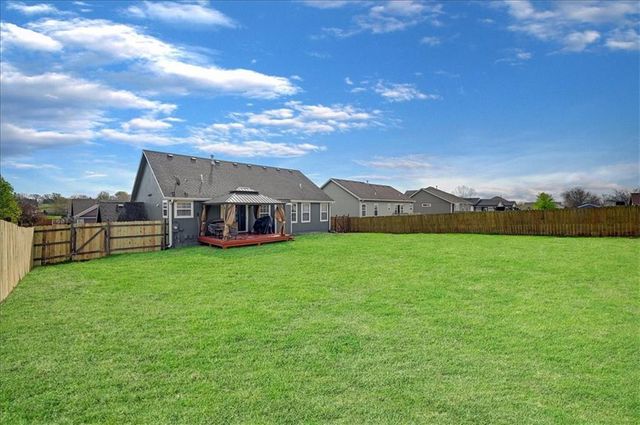 218 S Melrose Lane, Tonganoxie, KS 66086