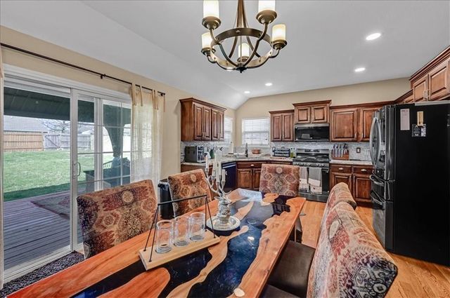 218 S Melrose Lane, Tonganoxie, KS 66086