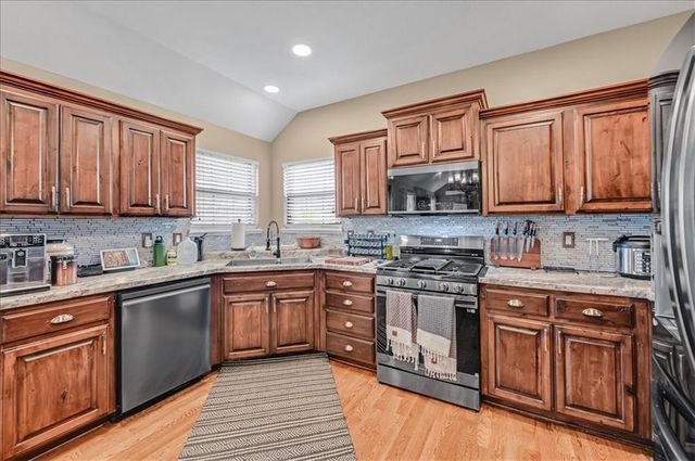 218 S Melrose Lane, Tonganoxie, KS 66086