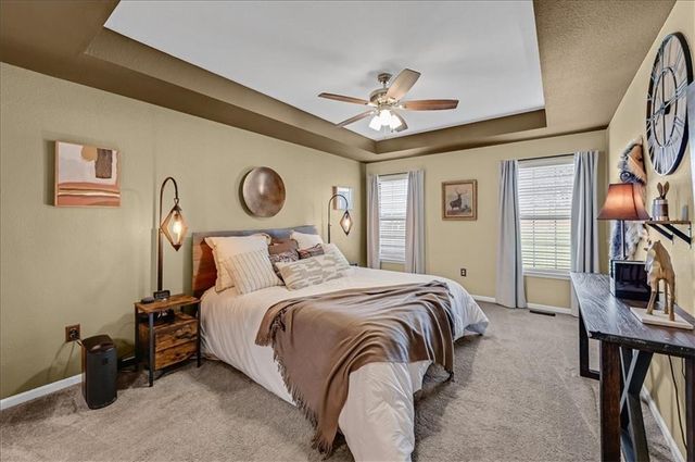 218 S Melrose Lane, Tonganoxie, KS 66086