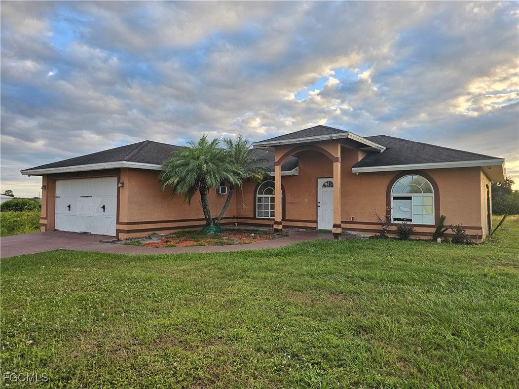8016 Mangrove CIR, Labelle, FL 33935
