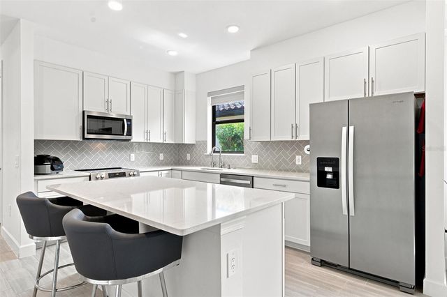 6713 ALSTEAD CIRCLE, Bradenton, FL 34202