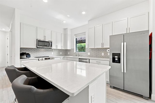 6713 ALSTEAD CIRCLE, Bradenton, FL 34202