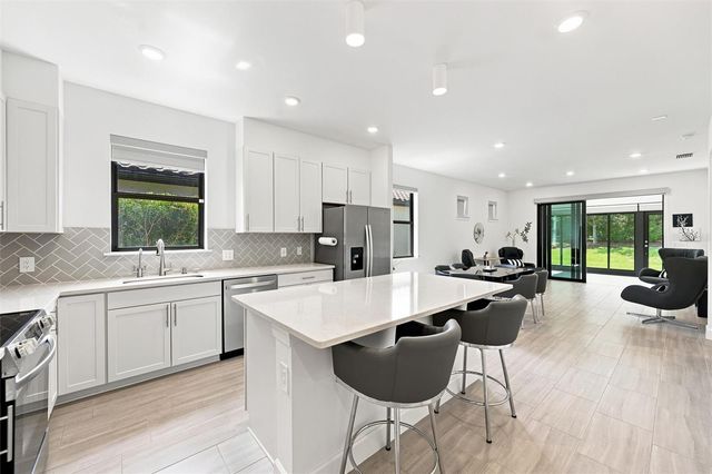 6713 ALSTEAD CIRCLE, Bradenton, FL 34202