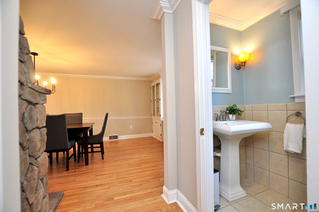 112 Knollwood Road, East Hartford, CT 06118