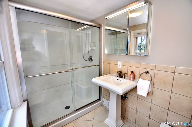 112 Knollwood Road, East Hartford, CT 06118