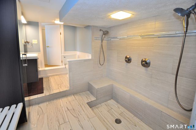 112 Knollwood Road, East Hartford, CT 06118