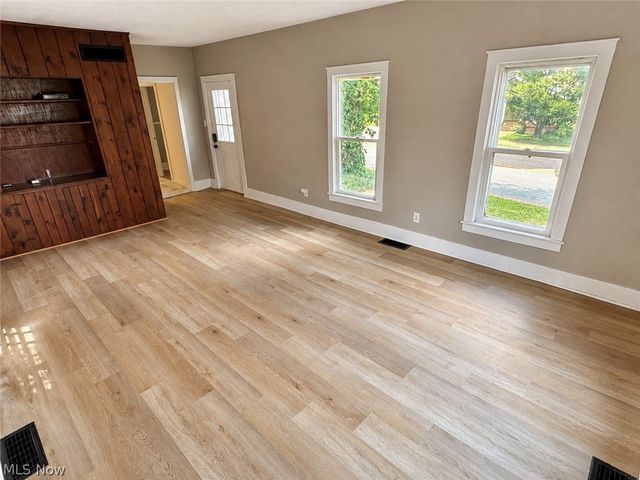 1312 Wooster Road W, Barberton, OH 44203