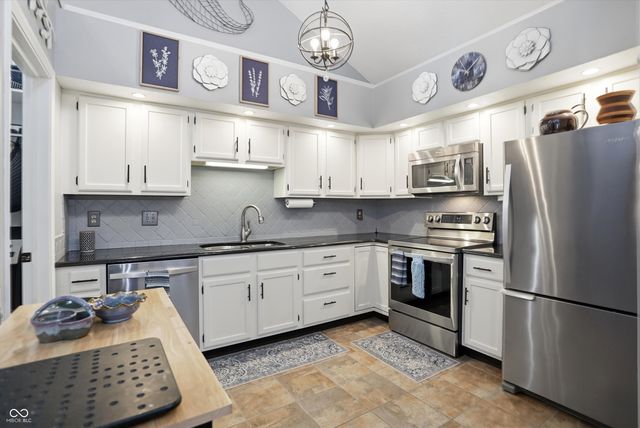 656 Cielo Vista Drive, Greenwood, IN 46143