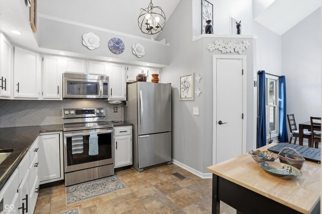 656 Cielo Vista Drive, Greenwood, IN 46143