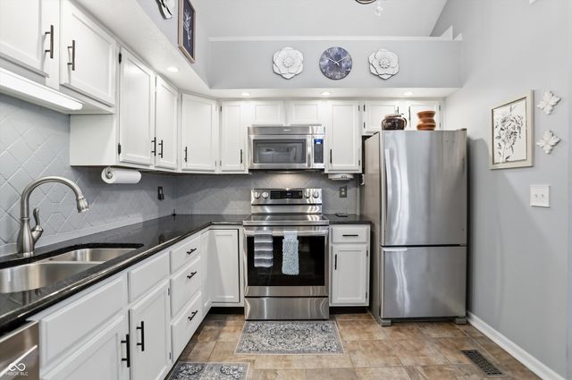 656 Cielo Vista Drive, Greenwood, IN 46143