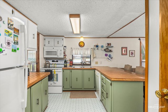 9 Chrissy Drive, Sandwich, IL 60548