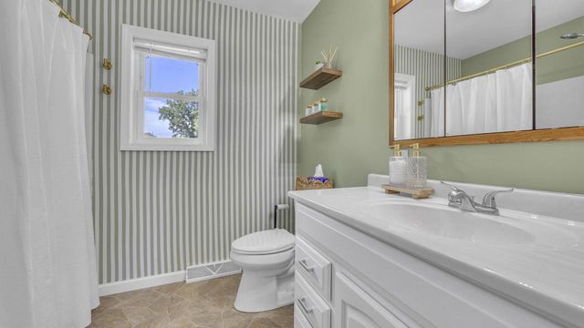 1520 Columbia AVENUE, Oshkosh, WI 54906