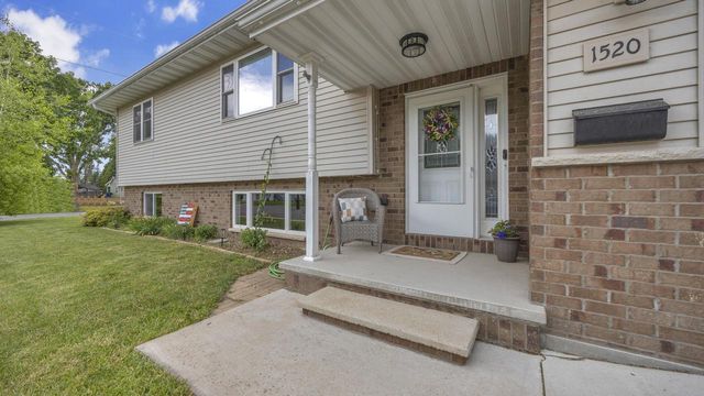 1520 Columbia AVENUE, Oshkosh, WI 54906