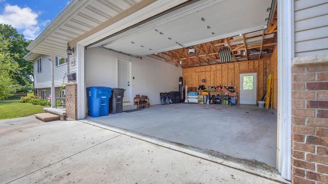 1520 Columbia AVENUE, Oshkosh, WI 54906