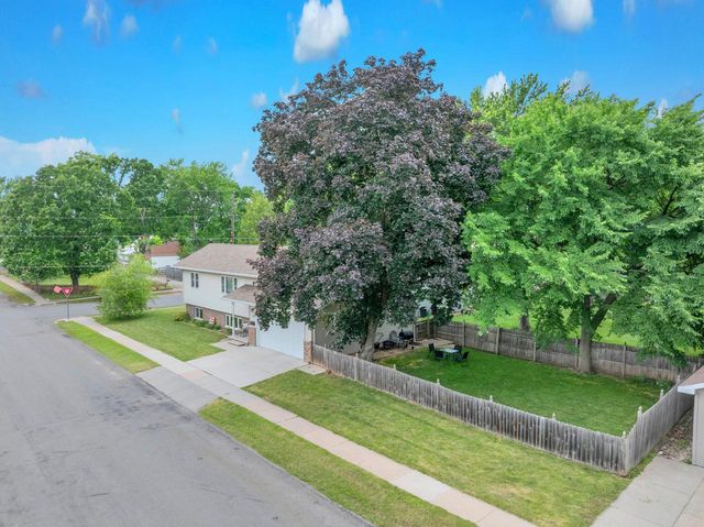 1520 Columbia AVENUE, Oshkosh, WI 54906