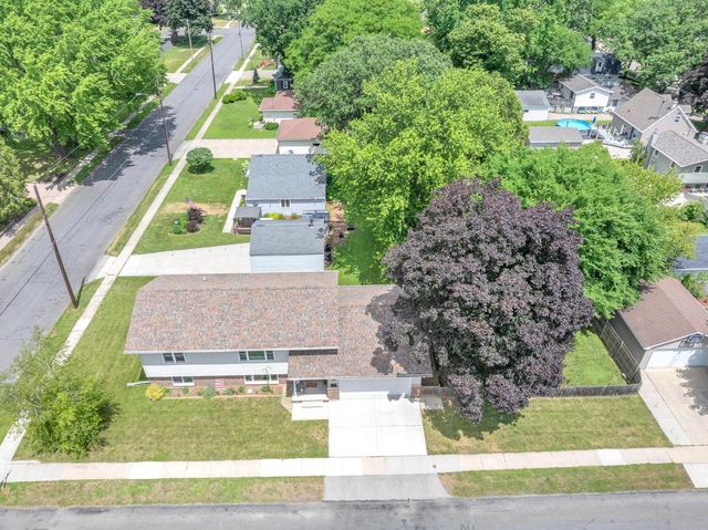 1520 Columbia AVENUE, Oshkosh, WI 54906