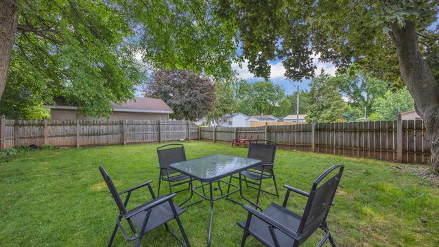 1520 Columbia AVENUE, Oshkosh, WI 54906
