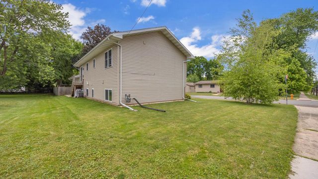 1520 Columbia AVENUE, Oshkosh, WI 54906