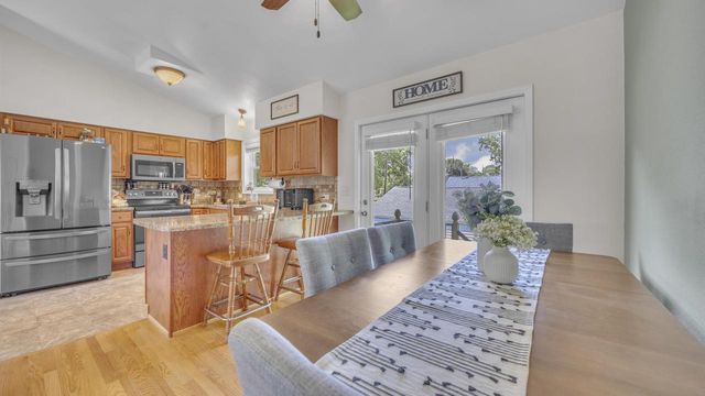 1520 Columbia AVENUE, Oshkosh, WI 54906