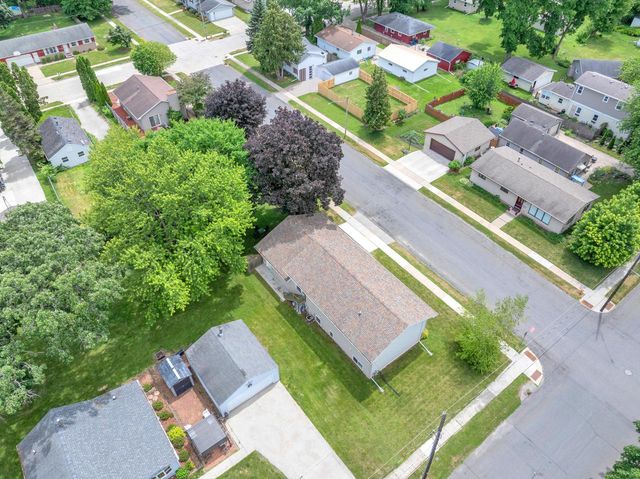 1520 Columbia AVENUE, Oshkosh, WI 54906
