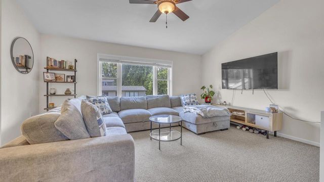 1520 Columbia AVENUE, Oshkosh, WI 54906