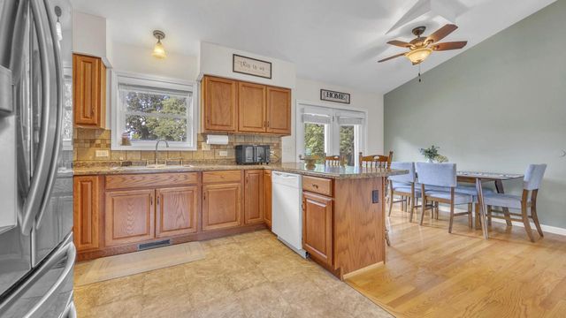 1520 Columbia AVENUE, Oshkosh, WI 54906