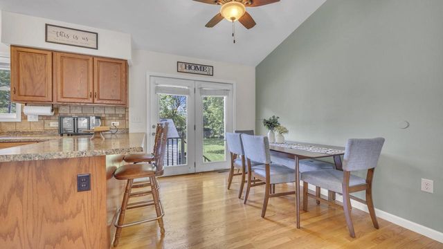 1520 Columbia AVENUE, Oshkosh, WI 54906