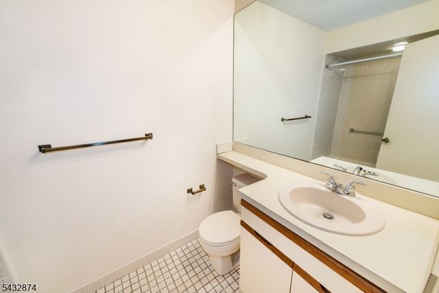 195 Hidden Hollow Ct, Edison Twp., NJ 08820