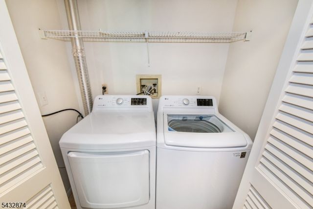 195 Hidden Hollow Ct, Edison Twp., NJ 08820