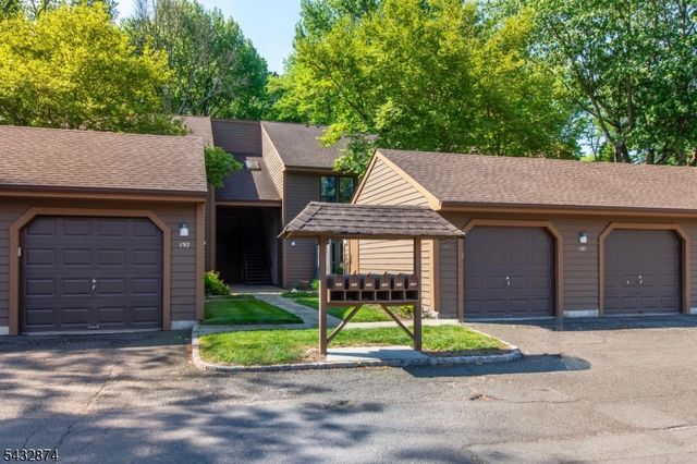 195 Hidden Hollow Ct, Edison Twp., NJ 08820