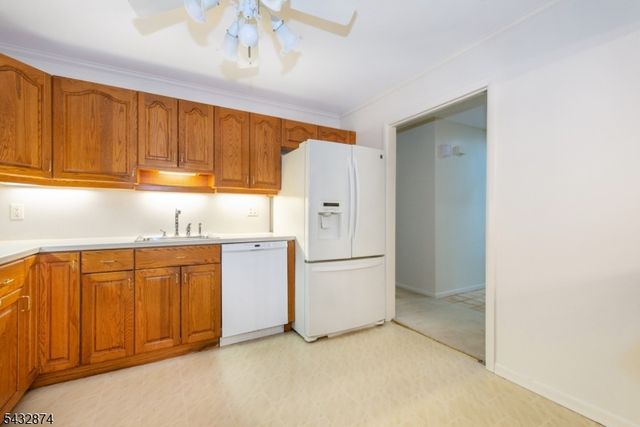 195 Hidden Hollow Ct, Edison Twp., NJ 08820
