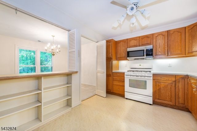 195 Hidden Hollow Ct, Edison Twp., NJ 08820