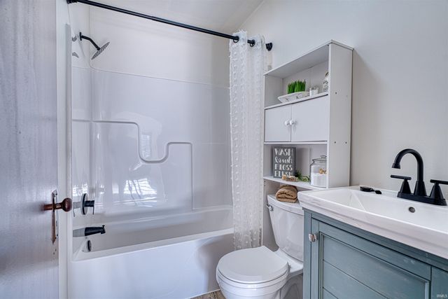 114 N Jackson Street, Oakland City, IN 47660