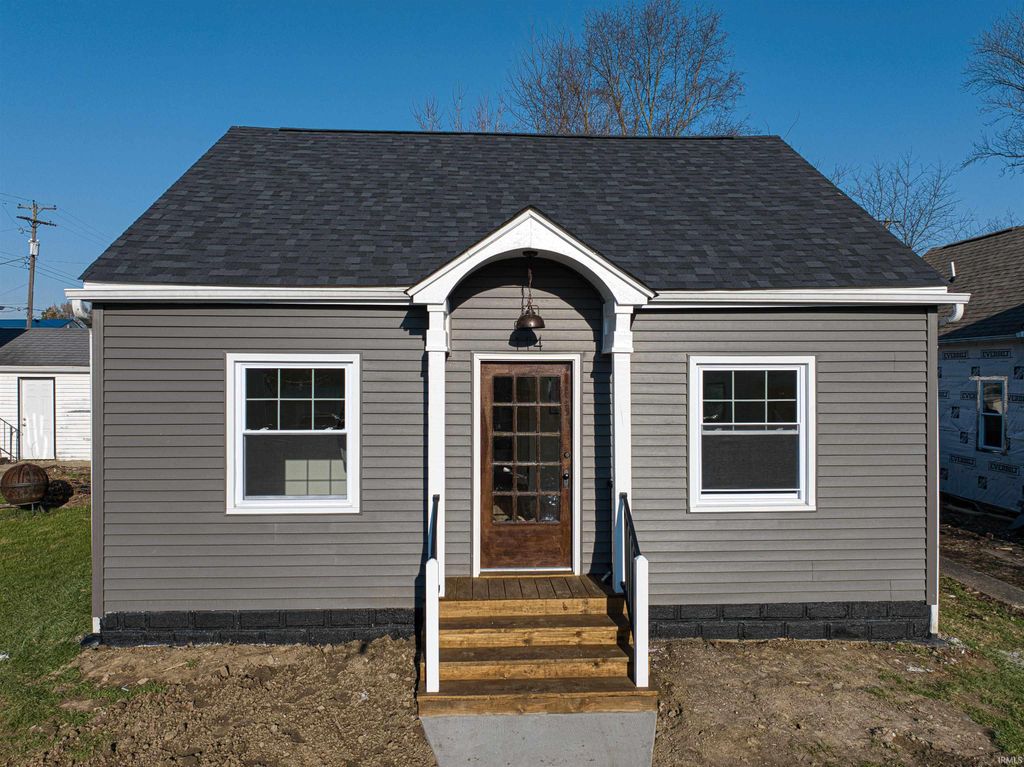 114 N Jackson Street, Oakland City, IN 47660