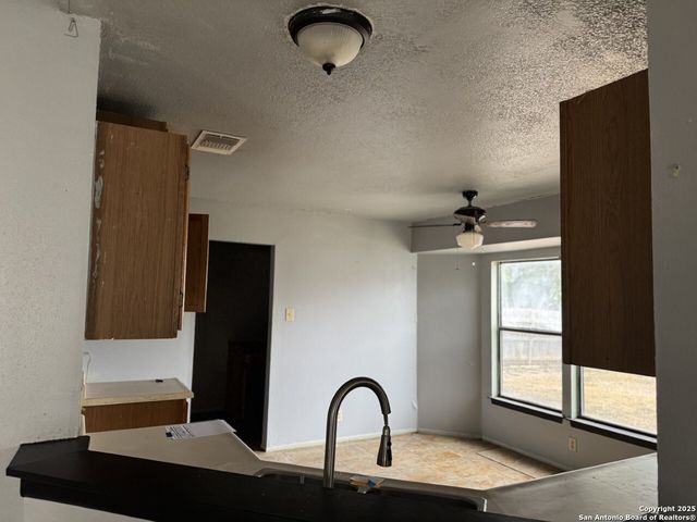 1218 Tinson, San Antonio, TX 78251