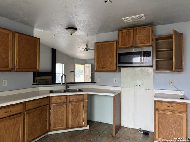 1218 Tinson, San Antonio, TX 78251