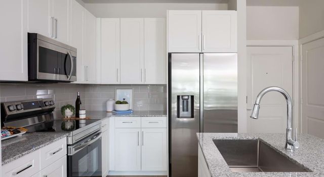 19101 Town Ridge Lane 7313, Webster, TX 77598