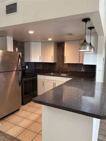 555 69TH AVENUE 7, St Petersburg, FL 33706