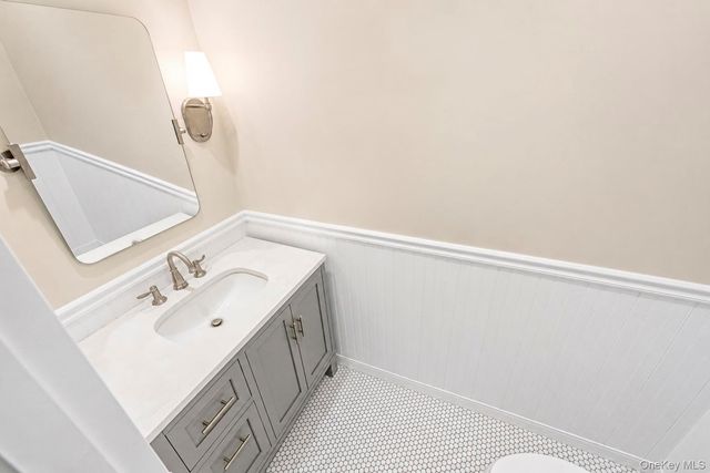 25 Chapel Place 2M, Great Neck, NY 11021