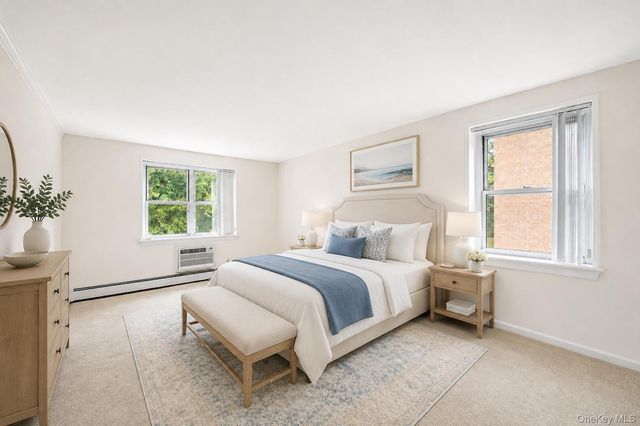 25 Chapel Place 2M, Great Neck, NY 11021