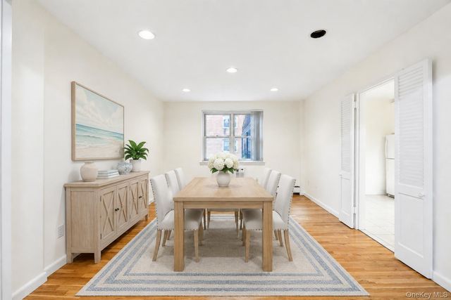 25 Chapel Place 2M, Great Neck, NY 11021
