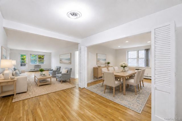 25 Chapel Place 2M, Great Neck, NY 11021